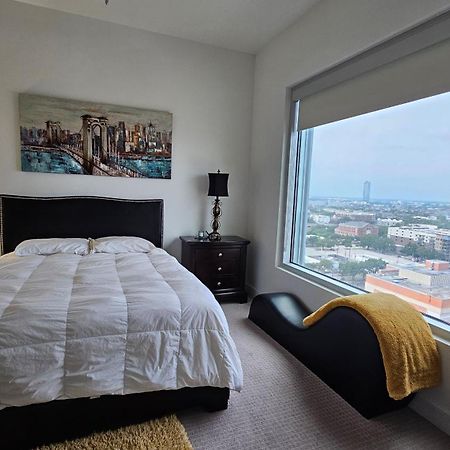 Luxury Highrise In Midtown - Skyline Views And Chic Decor Daire Houston Dış mekan fotoğraf