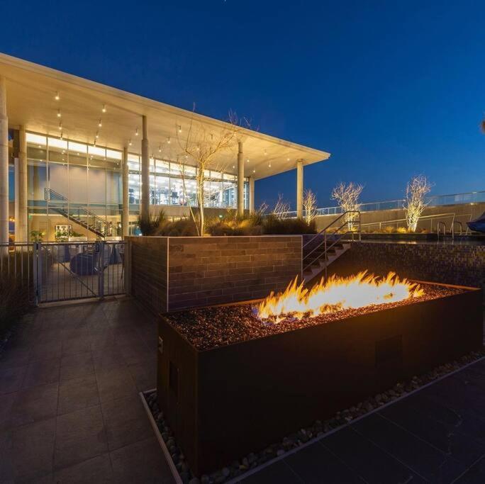 Luxury Highrise In Midtown - Skyline Views And Chic Decor Daire Houston Dış mekan fotoğraf
