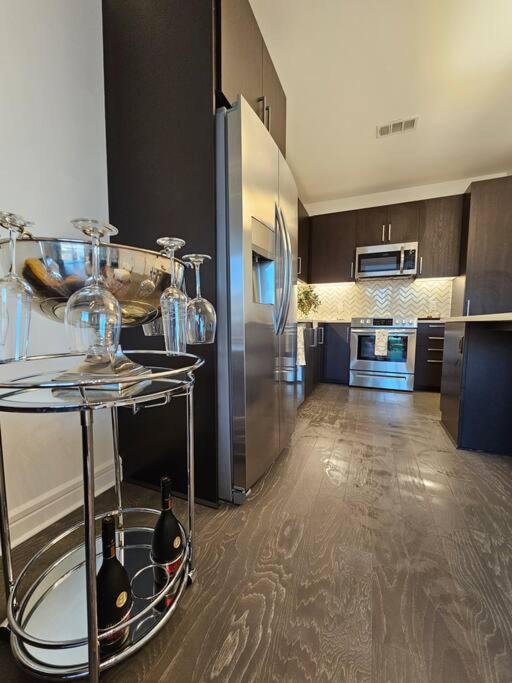 Luxury Highrise In Midtown - Skyline Views And Chic Decor Daire Houston Dış mekan fotoğraf