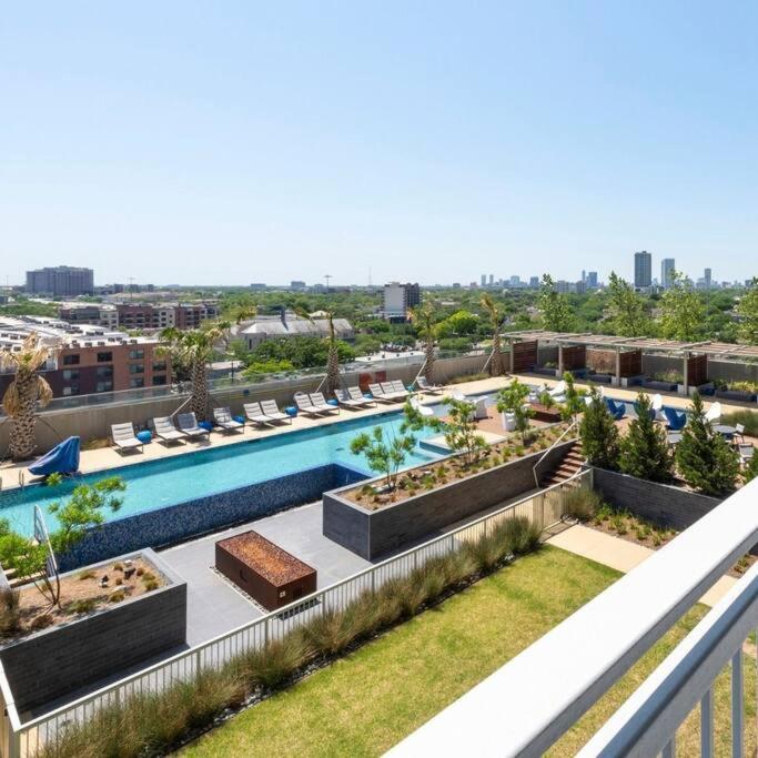 Luxury Highrise In Midtown - Skyline Views And Chic Decor Daire Houston Dış mekan fotoğraf
