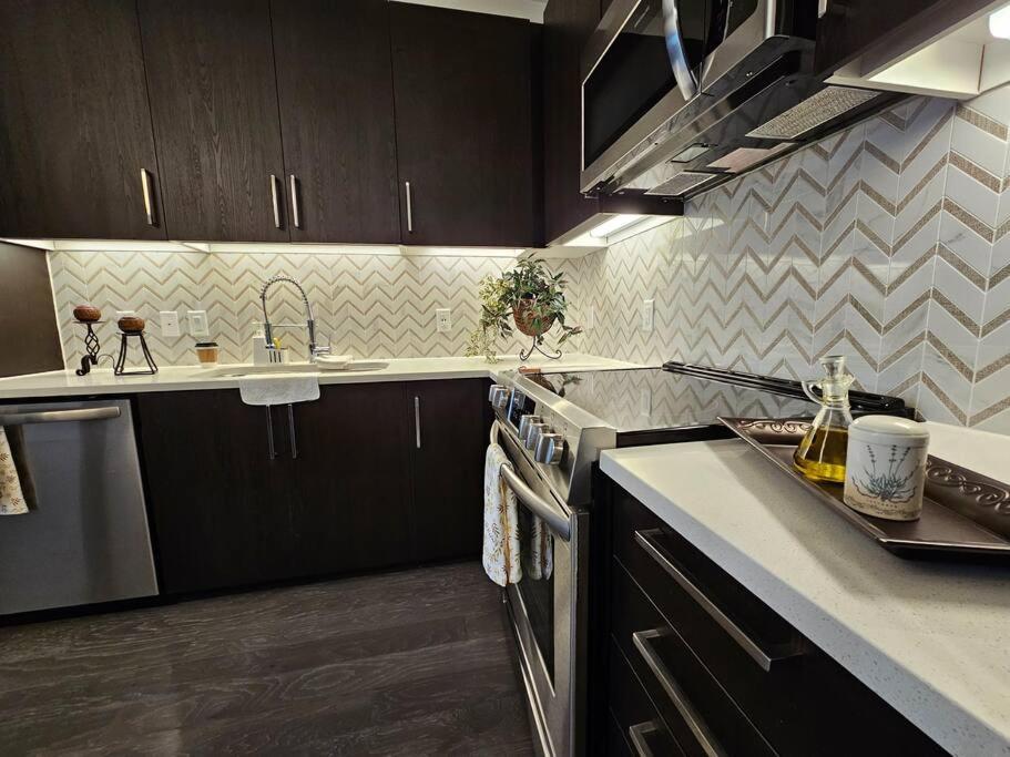Luxury Highrise In Midtown - Skyline Views And Chic Decor Daire Houston Dış mekan fotoğraf