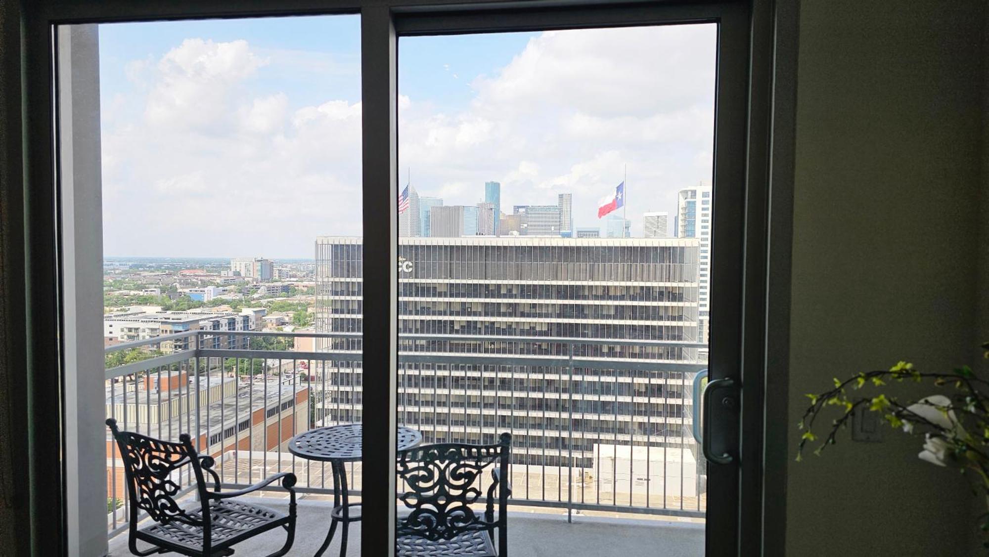 Luxury Highrise In Midtown - Skyline Views And Chic Decor Daire Houston Dış mekan fotoğraf