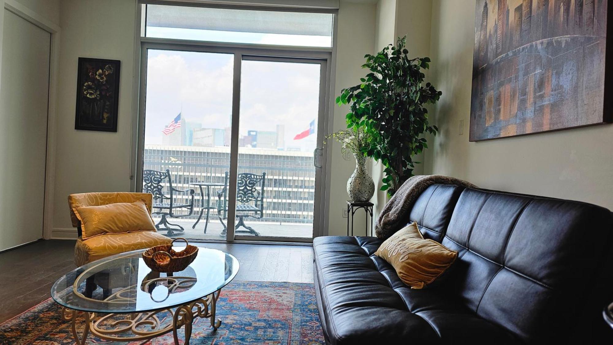 Luxury Highrise In Midtown - Skyline Views And Chic Decor Daire Houston Dış mekan fotoğraf